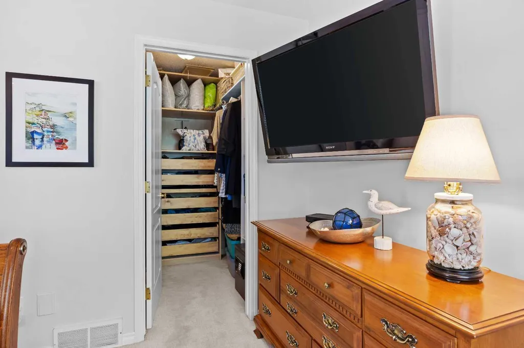 706 Patterson View SW Calgary AB T3H 3J9