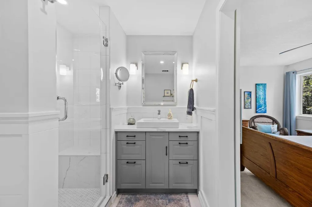 706 Patterson View SW Calgary AB T3H 3J9
