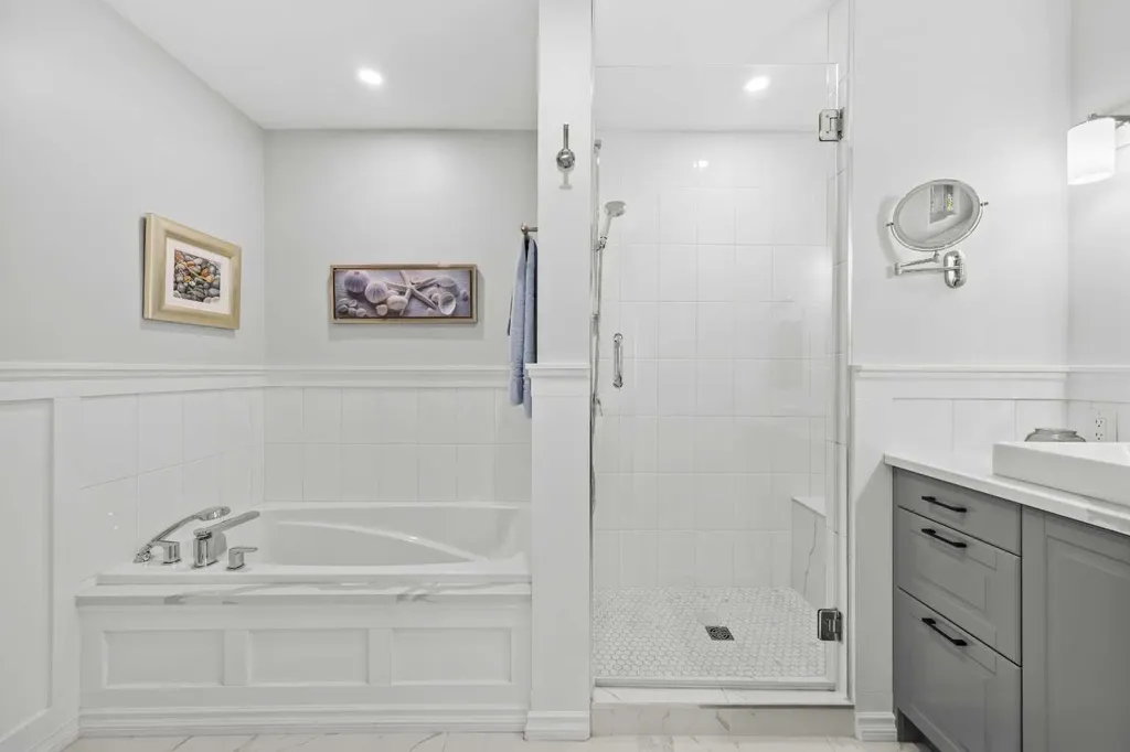 706 Patterson View SW Calgary AB T3H 3J9