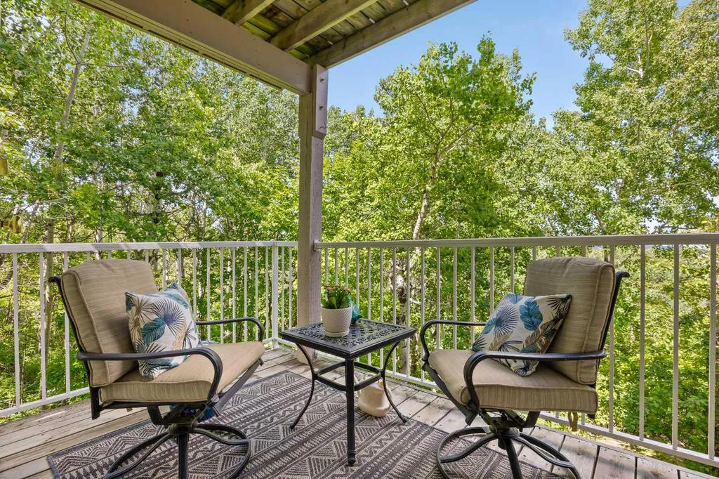 706 Patterson View SW Calgary AB T3H 3J9