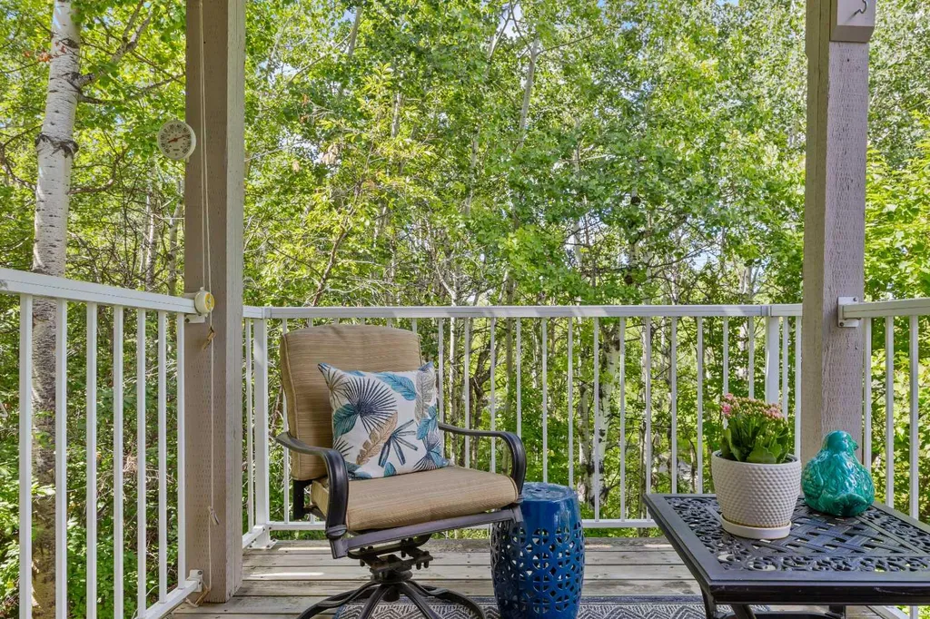 706 Patterson View SW Calgary AB T3H 3J9