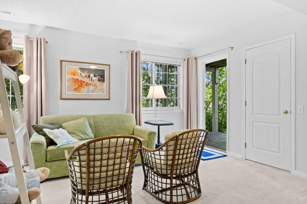 706 Patterson View SW Calgary AB T3H 3J9