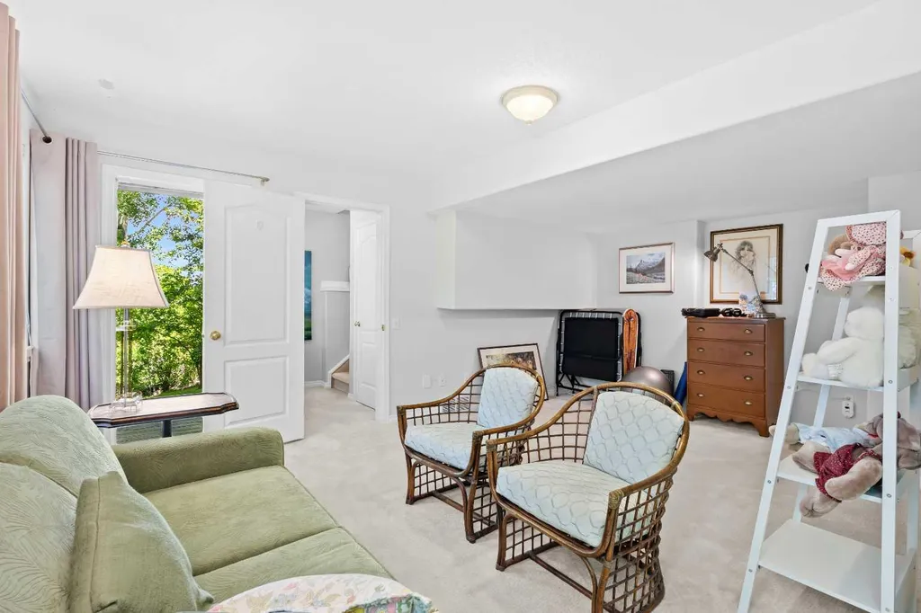 706 Patterson View SW Calgary AB T3H 3J9