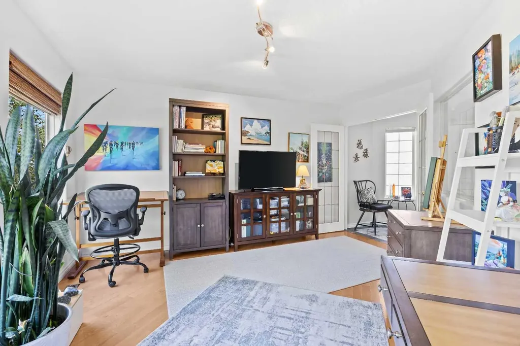 706 Patterson View SW Calgary AB T3H 3J9