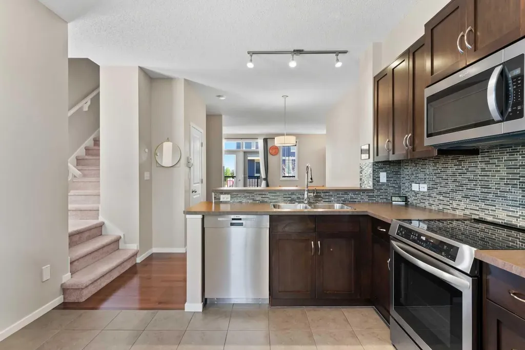 58 Evansview Road NW Calgary AB T3P 0L2