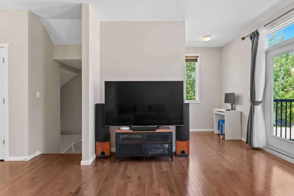 58 Evansview Road NW Calgary AB T3P 0L2