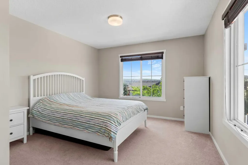 58 Evansview Road NW Calgary AB T3P 0L2
