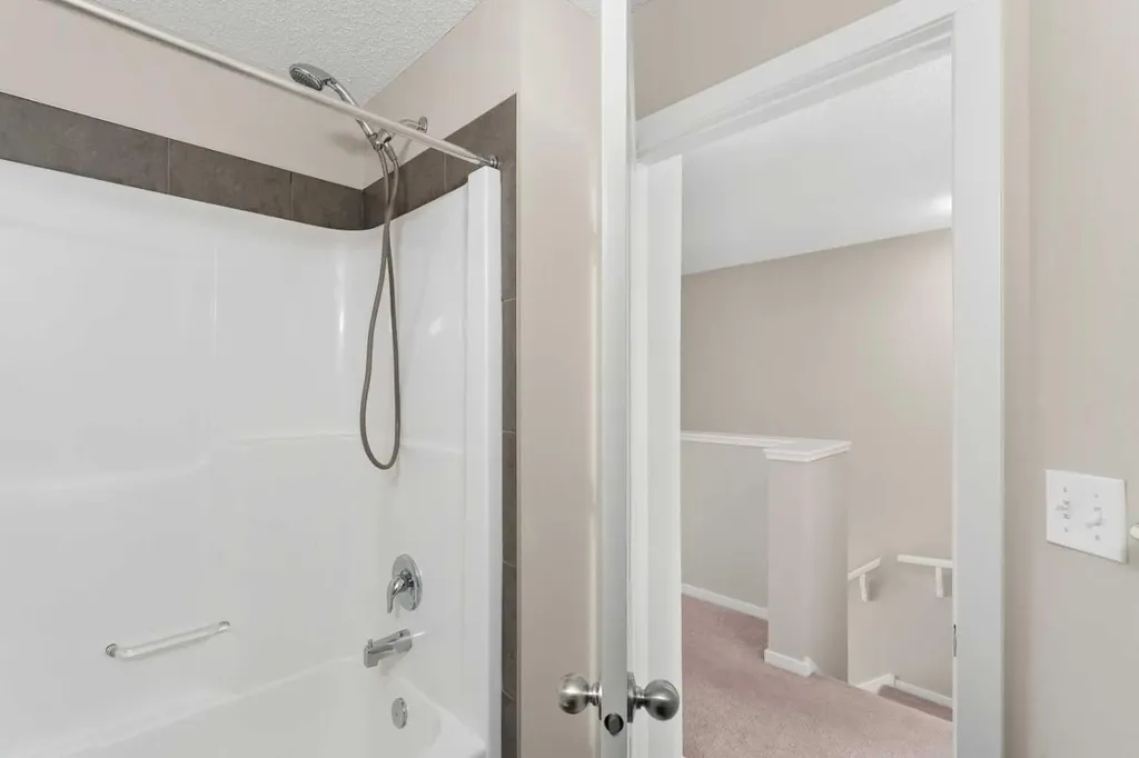 58 Evansview Road NW Calgary AB T3P 0L2