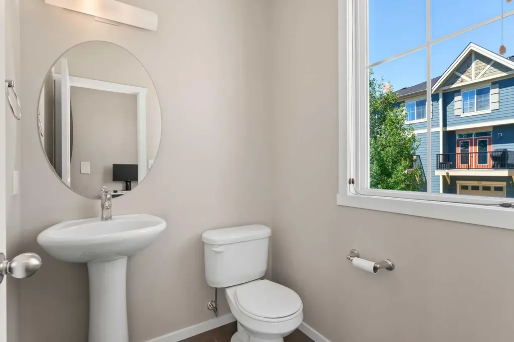 58 Evansview Road NW Calgary AB T3P 0L2