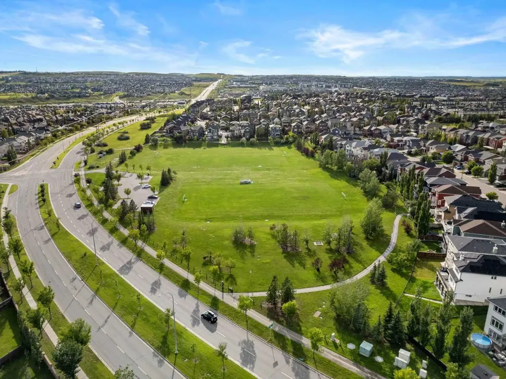58 Evansview Road NW Calgary AB T3P 0L2