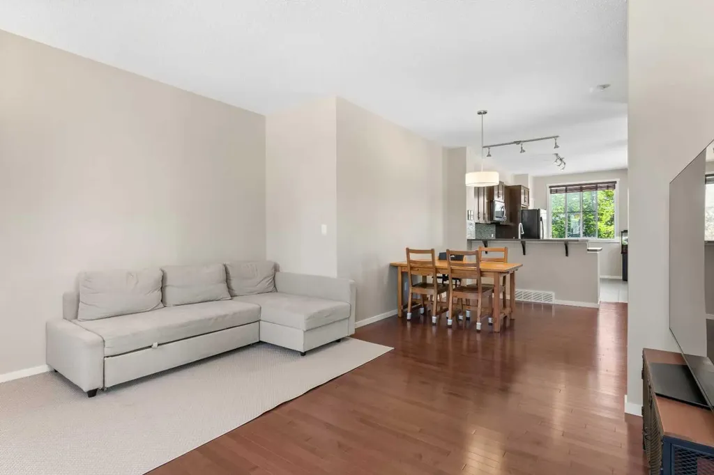 58 Evansview Road NW Calgary AB T3P 0L2