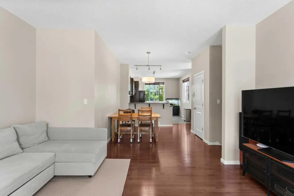 58 Evansview Road NW Calgary AB T3P 0L2