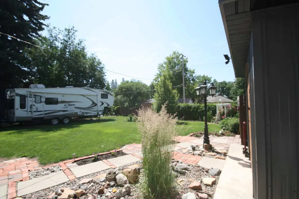 507 2 Avenue W Brooks AB T1R 0A9