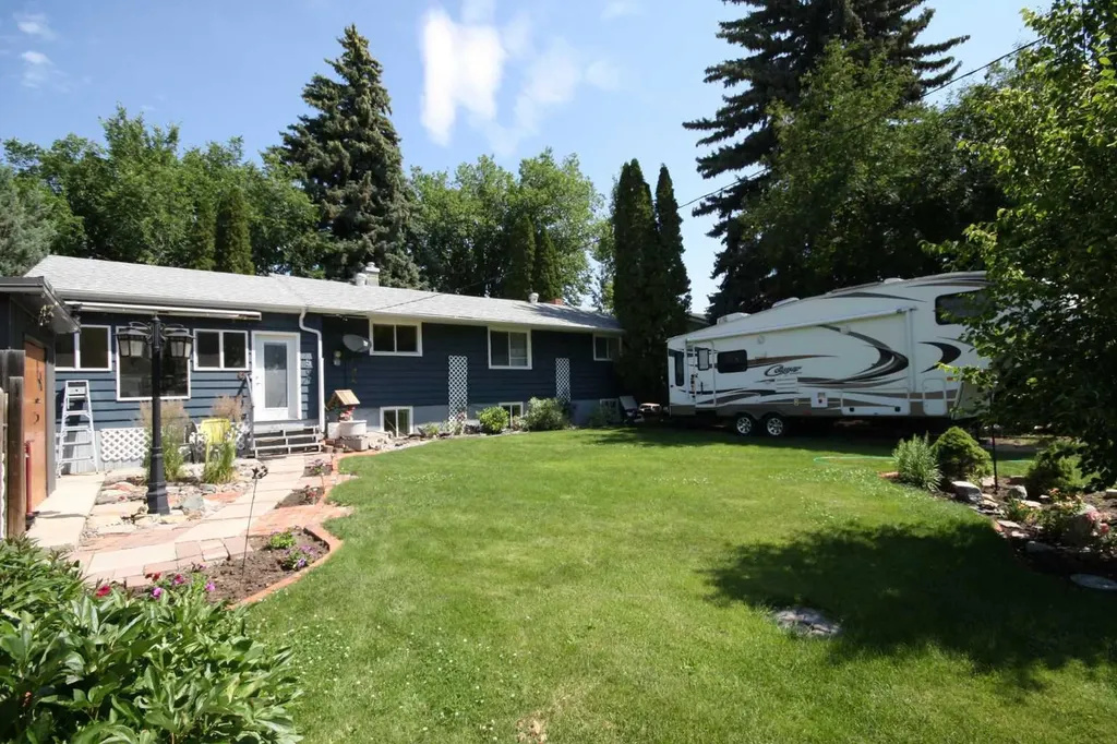507 2 Avenue W Brooks AB T1R 0A9