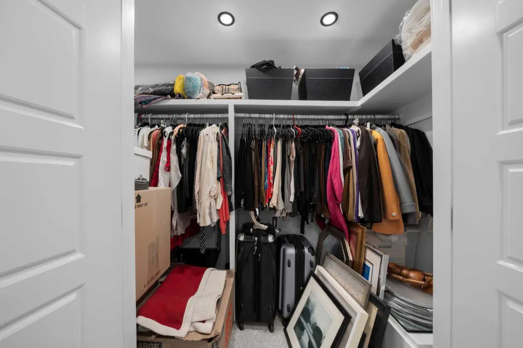 49 Sunlake Road SE Calgary AB T2X 3G8