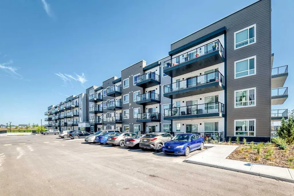 33 Carringham Gate NW Calgary AB T3P 2H6