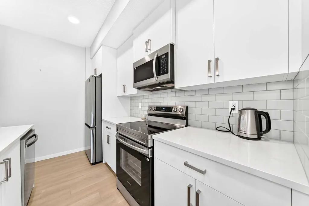 33 Carringham Gate NW Calgary AB T3P 2H6