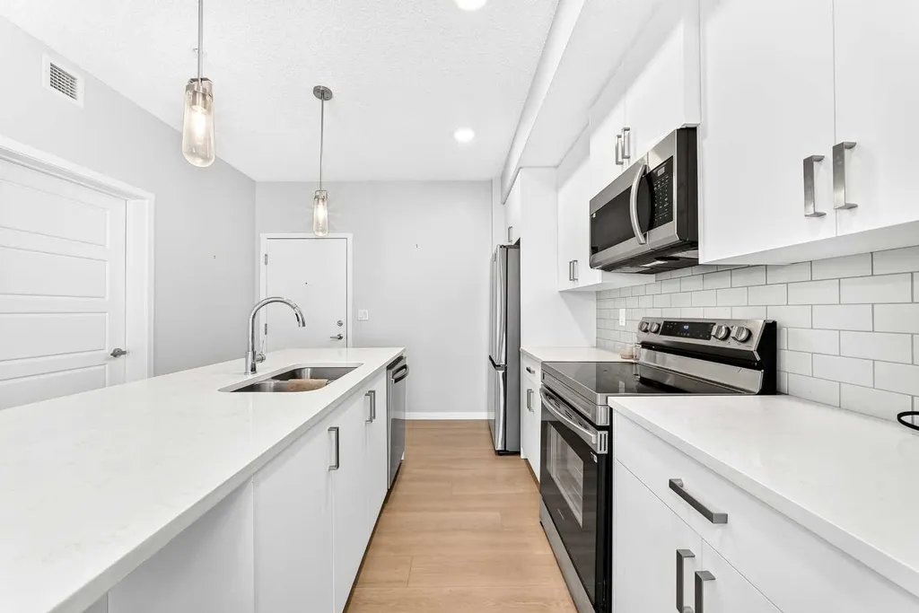 33 Carringham Gate NW Calgary AB T3P 2H6