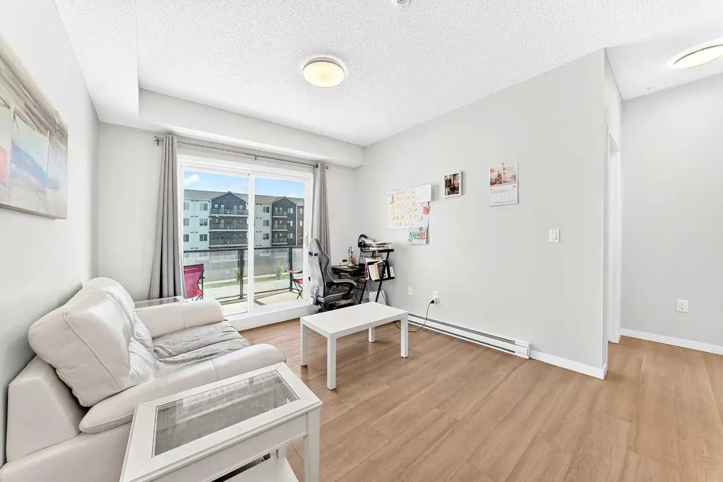 33 Carringham Gate NW Calgary AB T3P 2H6