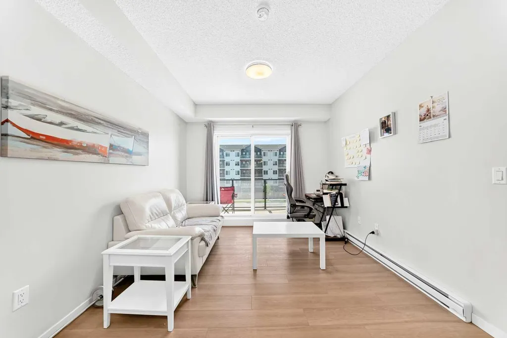 33 Carringham Gate NW Calgary AB T3P 2H6