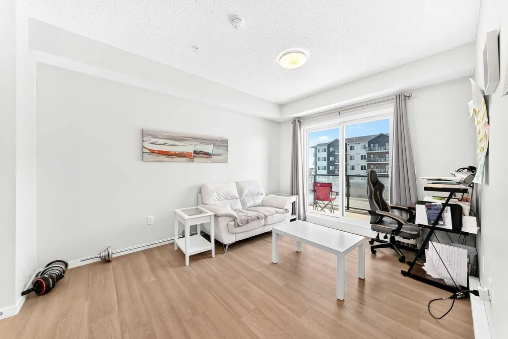 33 Carringham Gate NW Calgary AB T3P 2H6