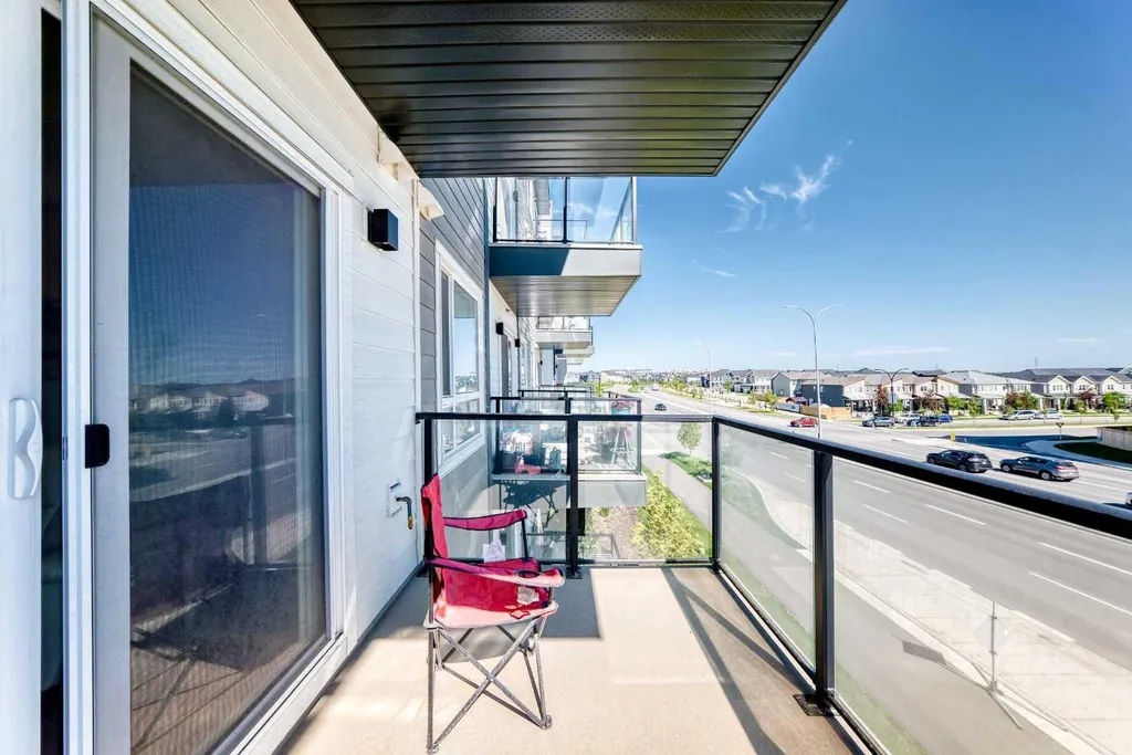 33 Carringham Gate NW Calgary AB T3P 2H6