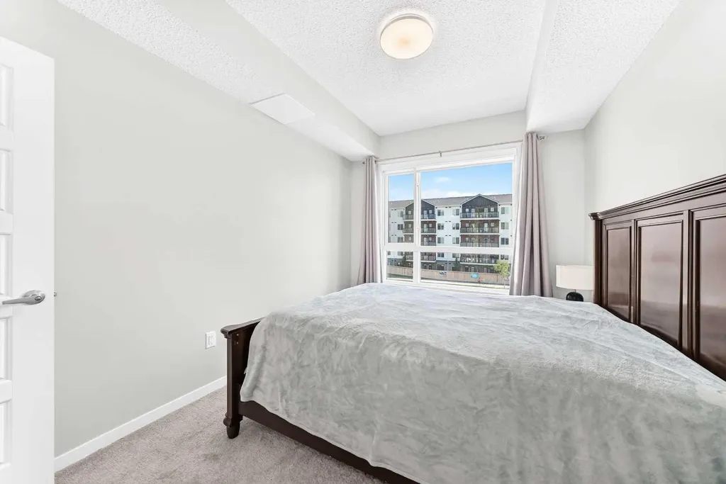 33 Carringham Gate NW Calgary AB T3P 2H6