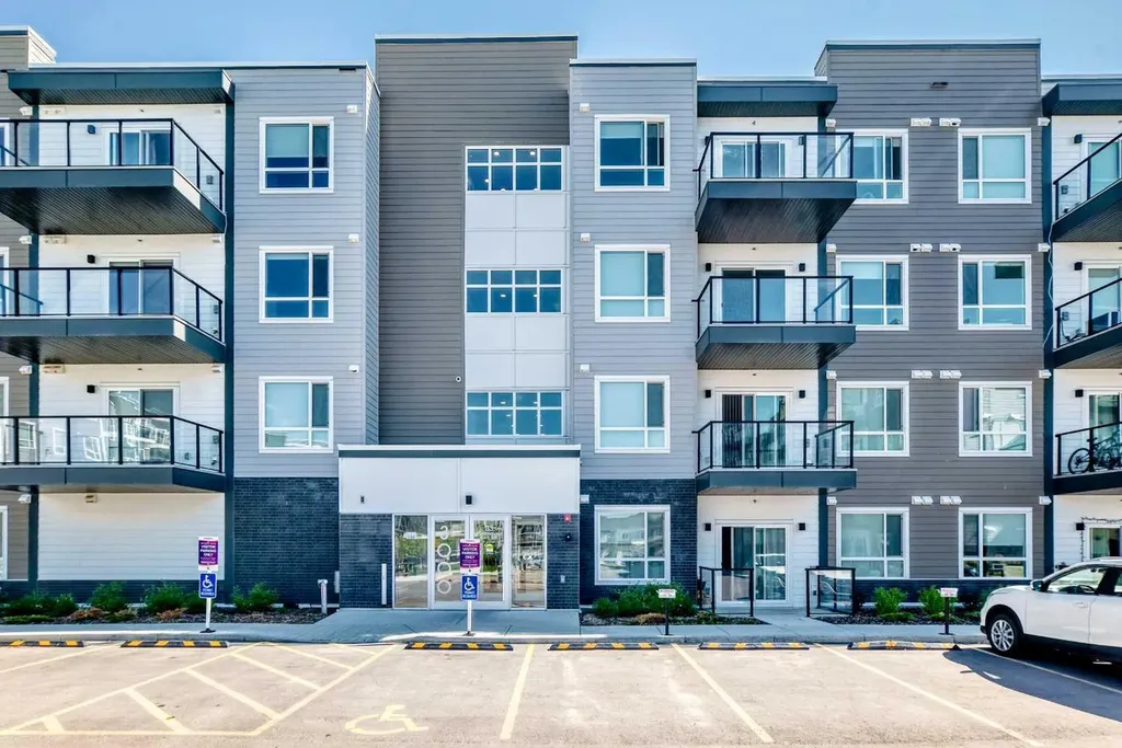 33 Carringham Gate NW Calgary AB T3P 2H6