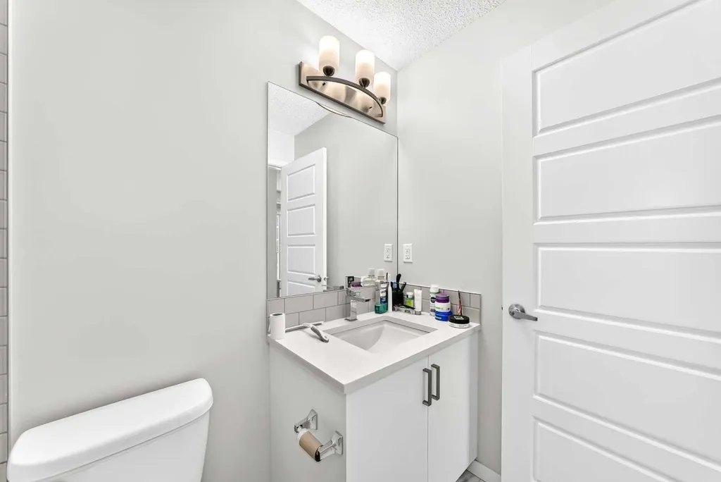 33 Carringham Gate NW Calgary AB T3P 2H6