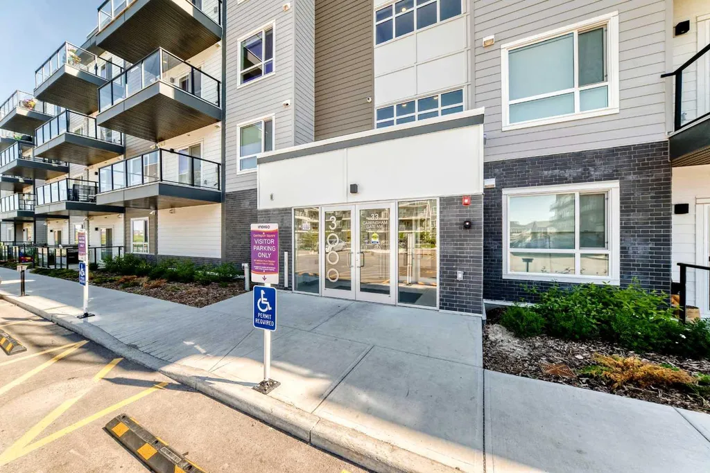 33 Carringham Gate NW Calgary AB T3P 2H6