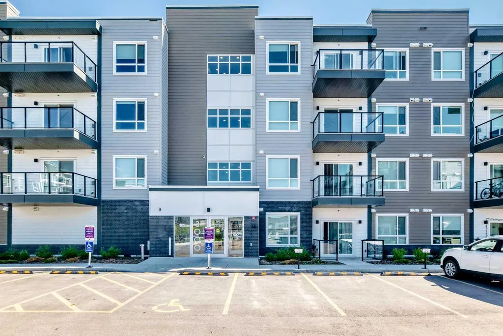 33 Carringham Gate NW Calgary AB T3P 2H6
