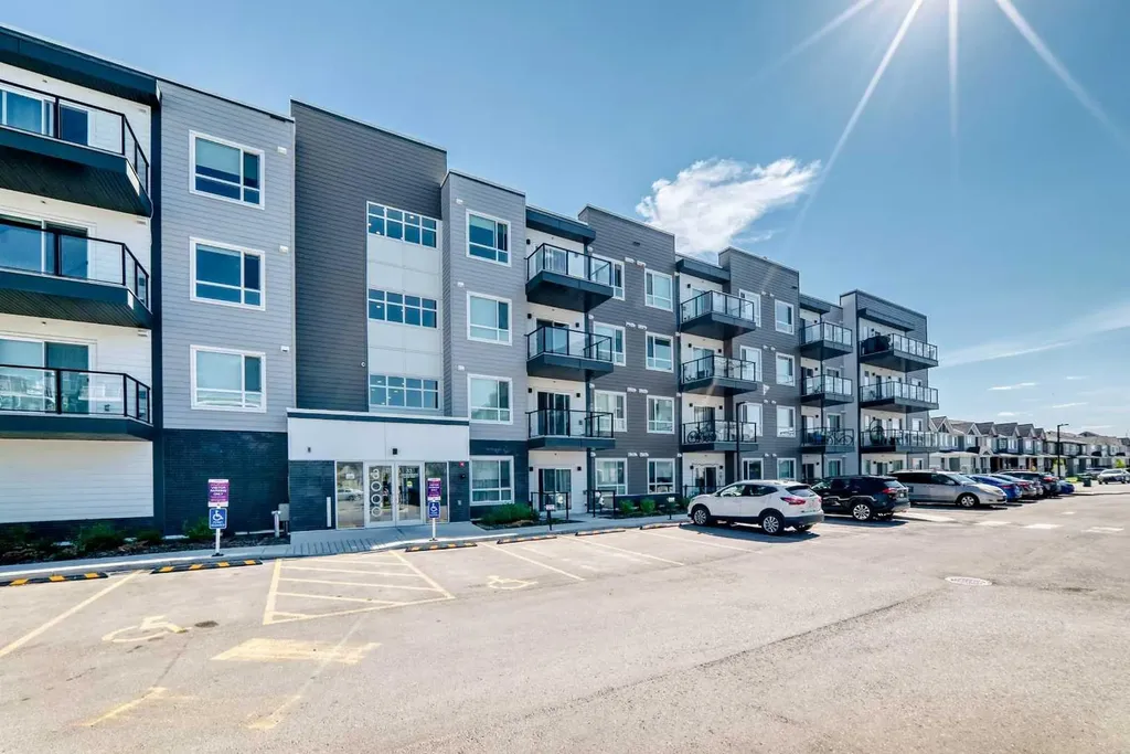 33 Carringham Gate NW Calgary AB T3P 2H6