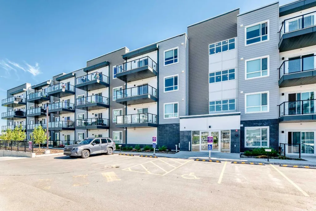 33 Carringham Gate NW Calgary AB T3P 2H6