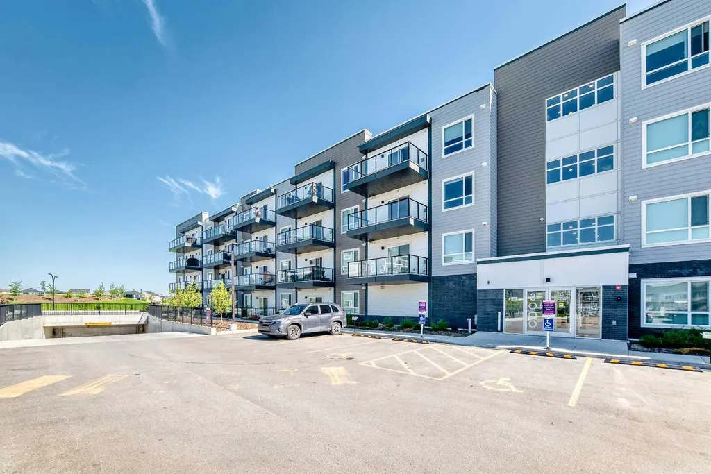 33 Carringham Gate NW Calgary AB T3P 2H6