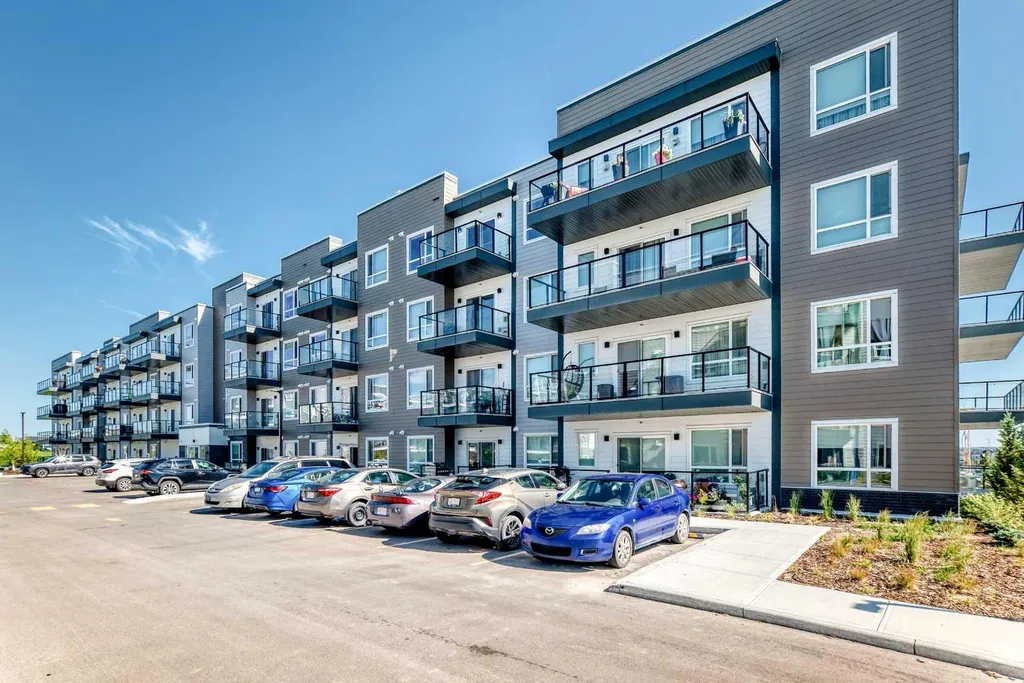 33 Carringham Gate NW Calgary AB T3P 2H6
