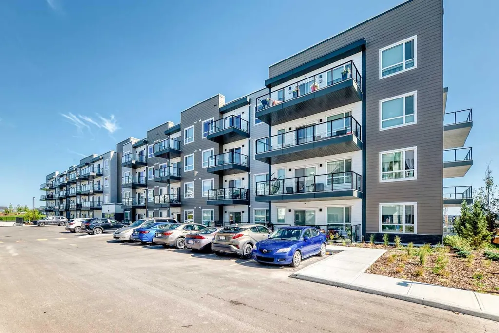 33 Carringham Gate NW Calgary AB T3P 2H6
