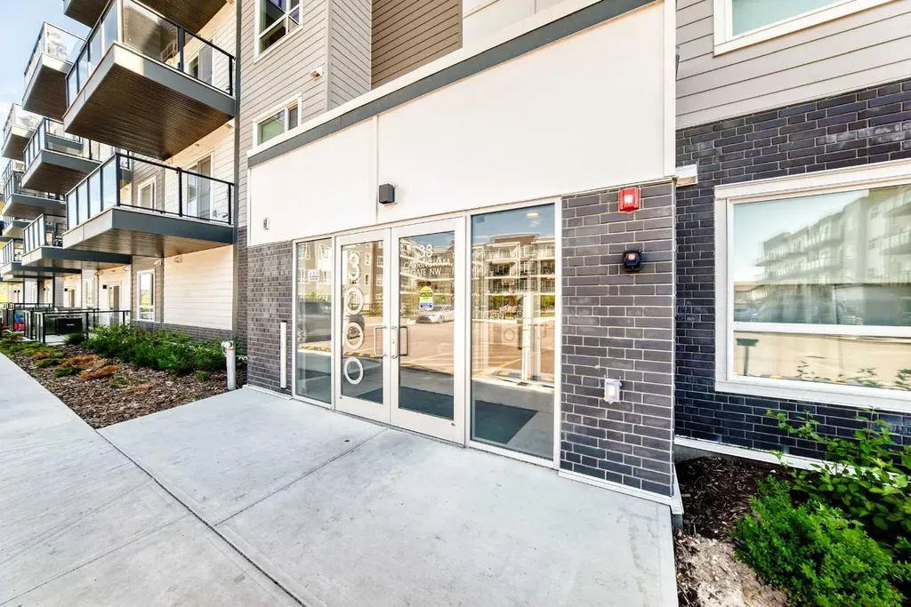 33 Carringham Gate NW Calgary AB T3P 2H6