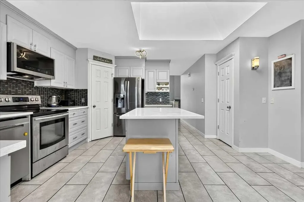 254 Douglas Glen Heath SE Calgary AB T2Z 2N1