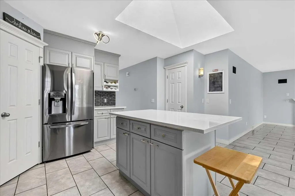 254 Douglas Glen Heath SE Calgary AB T2Z 2N1