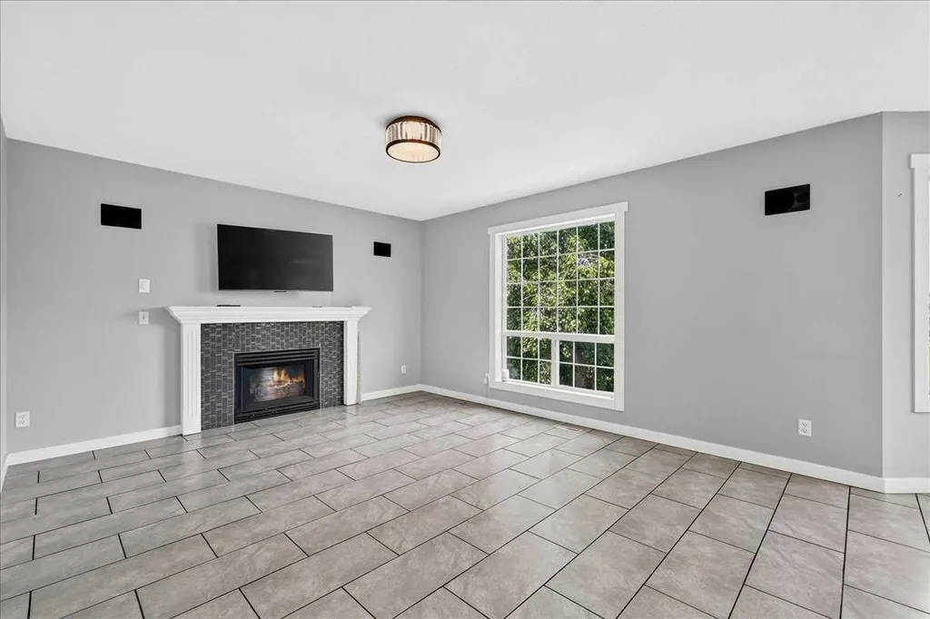 254 Douglas Glen Heath SE Calgary AB T2Z 2N1