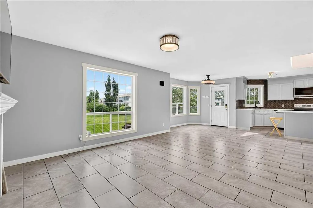 254 Douglas Glen Heath SE Calgary AB T2Z 2N1