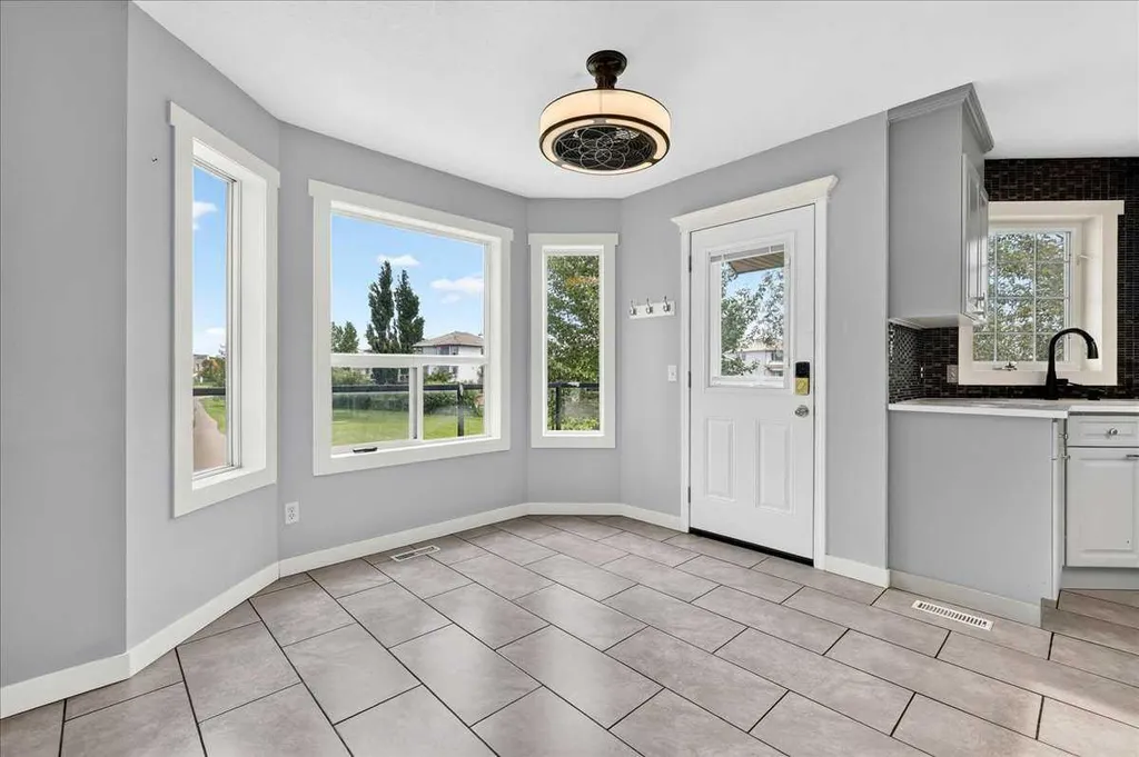 254 Douglas Glen Heath SE Calgary AB T2Z 2N1