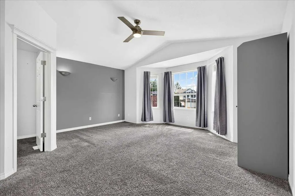 254 Douglas Glen Heath SE Calgary AB T2Z 2N1