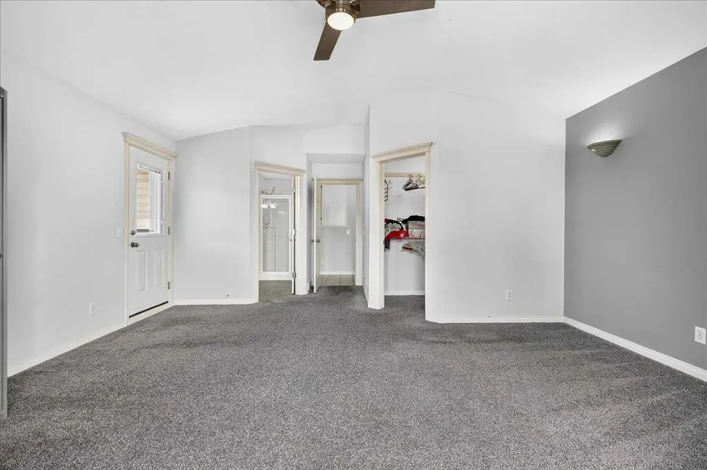 254 Douglas Glen Heath SE Calgary AB T2Z 2N1