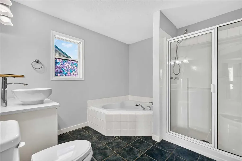 254 Douglas Glen Heath SE Calgary AB T2Z 2N1