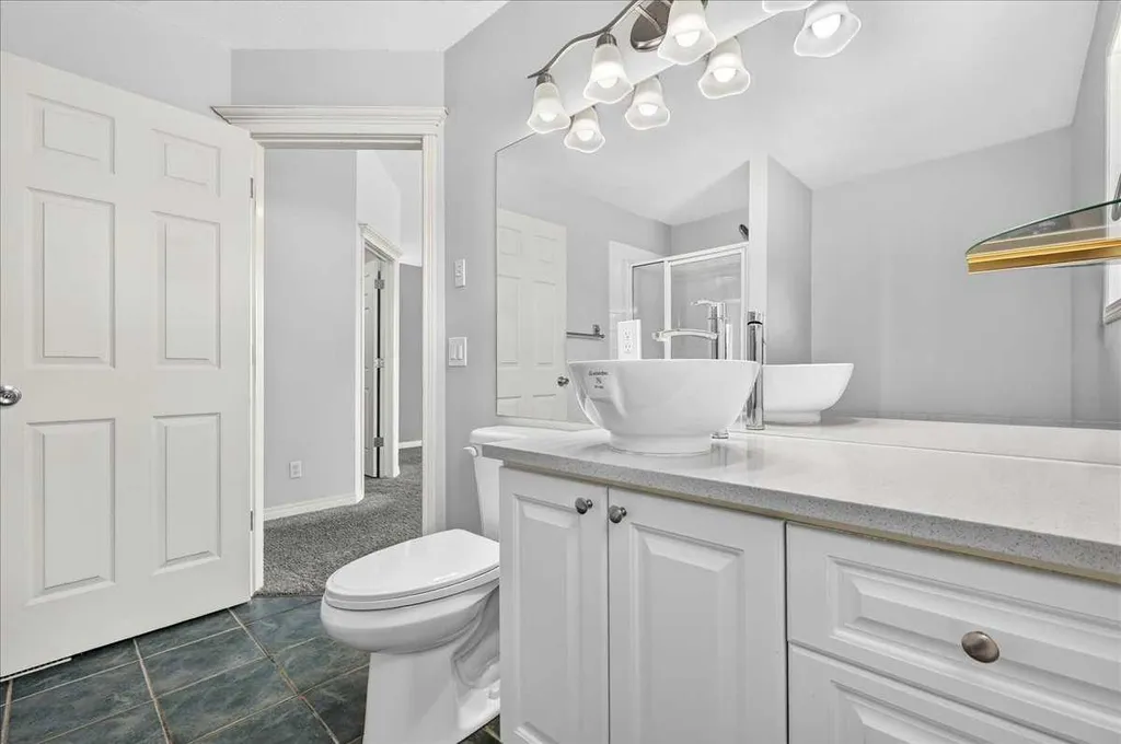 254 Douglas Glen Heath SE Calgary AB T2Z 2N1