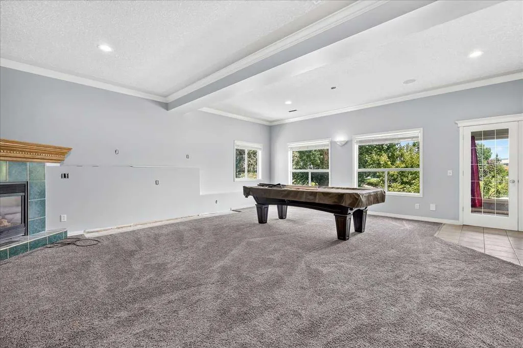 254 Douglas Glen Heath SE Calgary AB T2Z 2N1