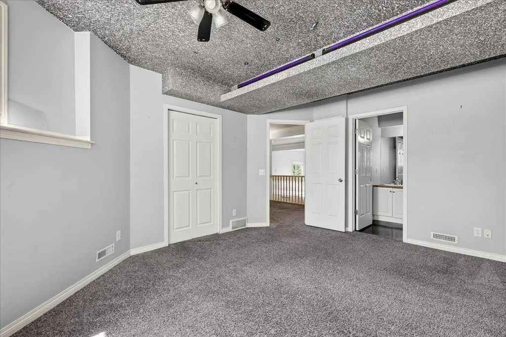 254 Douglas Glen Heath SE Calgary AB T2Z 2N1