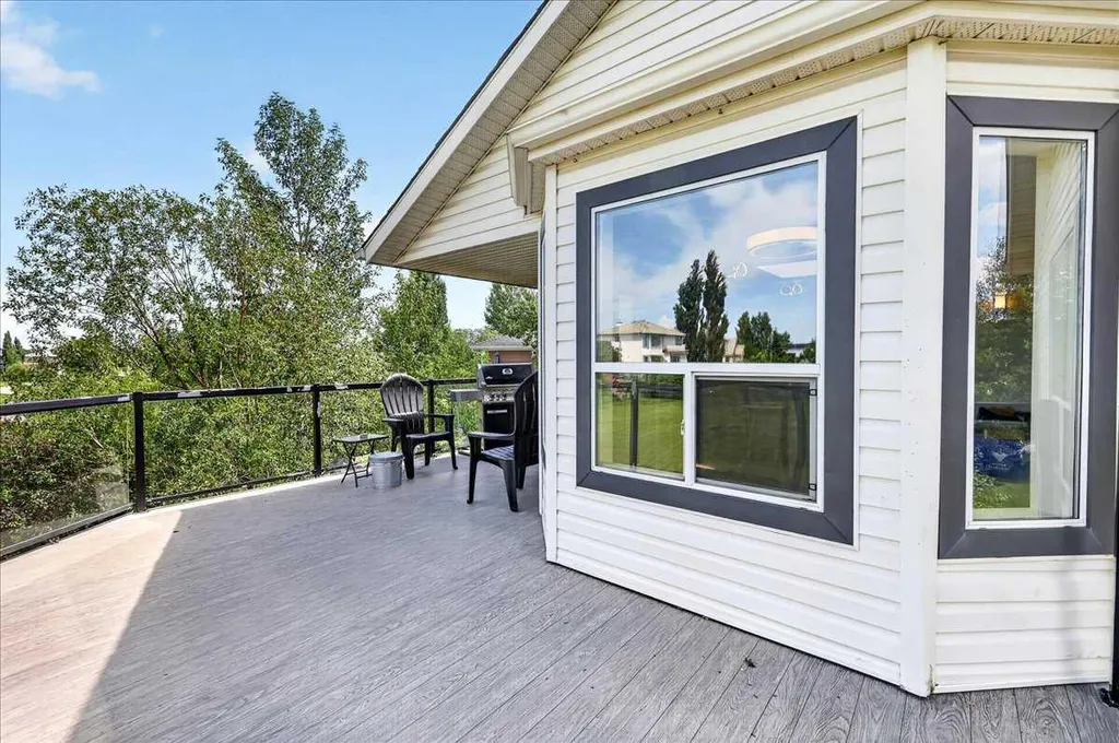 254 Douglas Glen Heath SE Calgary AB T2Z 2N1