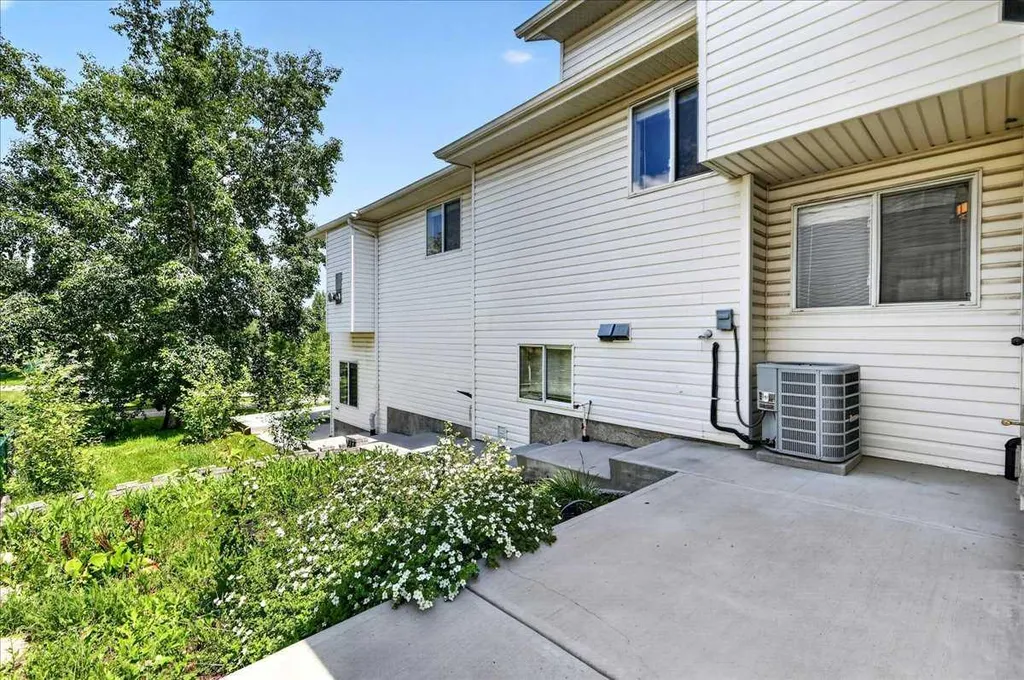 254 Douglas Glen Heath SE Calgary AB T2Z 2N1